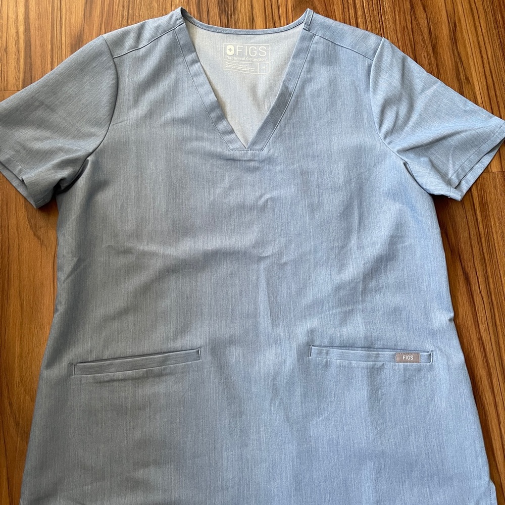 FIGS SCRUB TOP